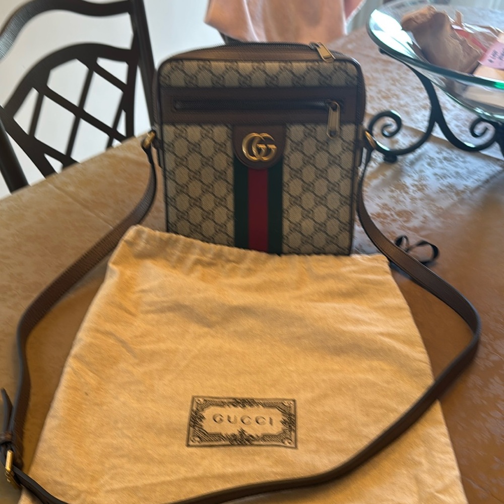 Mint condition Gucci Ophidia small messenger bag